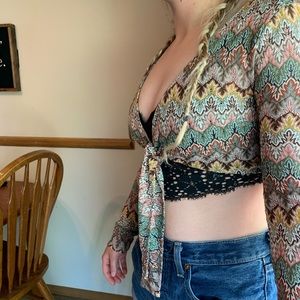 Front tie long sleeve crop top